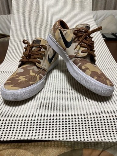 新品！NIKEスニーカー   サイズ28