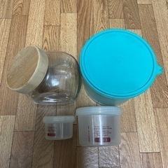 タッパーと小物入れ