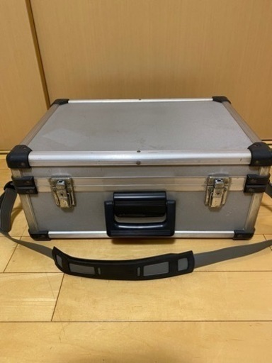 カメラ　バッグ　アルミケース