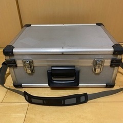カメラ　バッグ　アルミケース