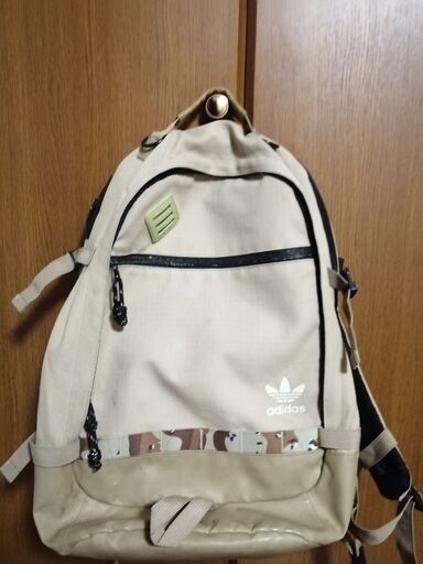 adidas 迷彩リュック