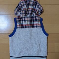 ☆再々々値下げ☆キムラタン　フード付きベスト　90サイズ　美品の画像