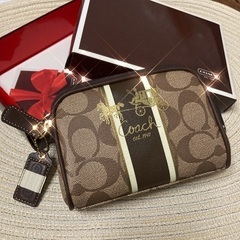 【新品】お値下げしました！COACH コーチ　ポーチ　馬車柄ウォ...