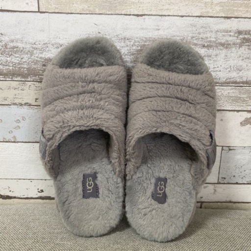 【値下げ❗8,000円→5,000円✨️】UGG(アグ)ウィメンズ ムートン スリッパ サンダル   メタルフラック 24cm