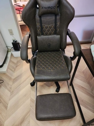 椅子とテーブル