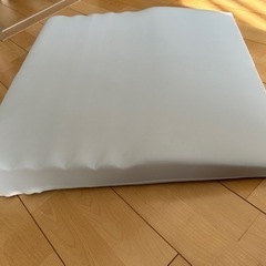 傾斜枕　ボディピロー　肩こりやいびき防止にの画像