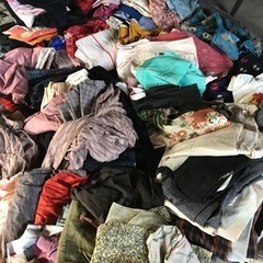 着物300着位　好きな物選んでタダ　リサイクルショップです