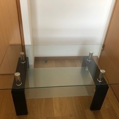 ガラステーブルの画像