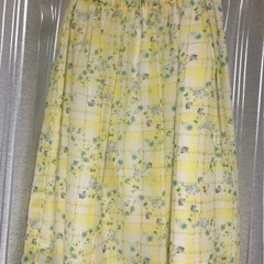 【美品】wcloset ひざ丈スカート 黄色花柄