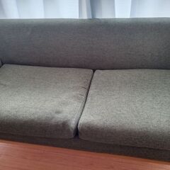 ソファー二人用です