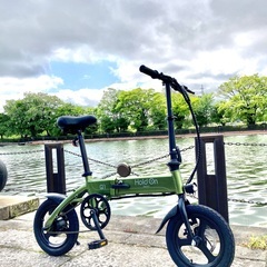 折りたたみ電動アシスト自転車　スタイリッシュ　ほぼ新品の画像