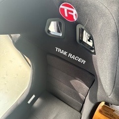 track racer tr8と22インチから32インチ対応トリプルモニタースタンド