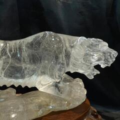 水晶 虎彫刻