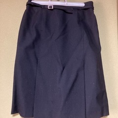 レディーススーツ　9号　上下セットの画像