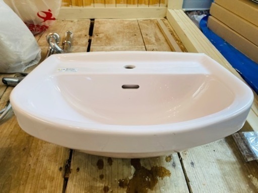 【値下げしました】TOTO 陶器製　洗面器