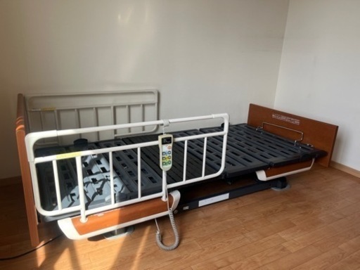 激安！東京引き取りのみ☆パラマウントベットレール付き☆楽匠3モータータイプ☆PARAMOUNT　BED☆電動介護ベット動作確認済み☆美品