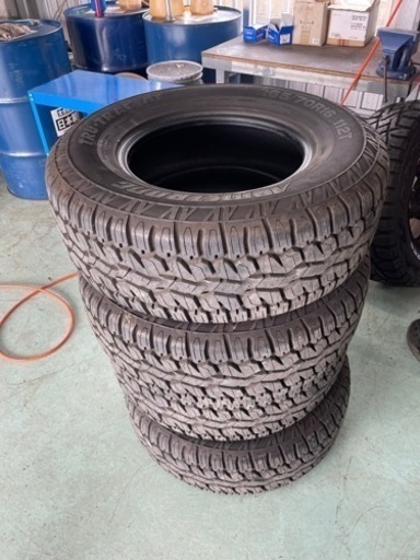 265/70R16海外製タイヤ4本セット12000円