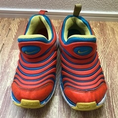 【取引済】ナイキ　スニーカー　18.5センチ