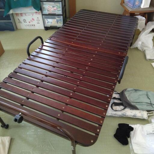（決まりました)3000→2000〔値下げしました〕折りたたみ式　スノコベッド