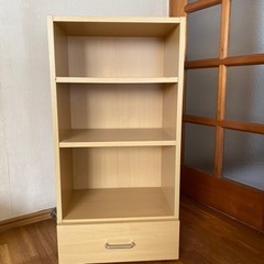 引き出し付き収納棚