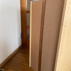 引き出し付き収納棚の画像