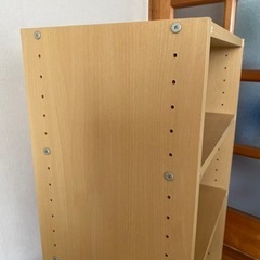 引き出し付き収納棚の画像