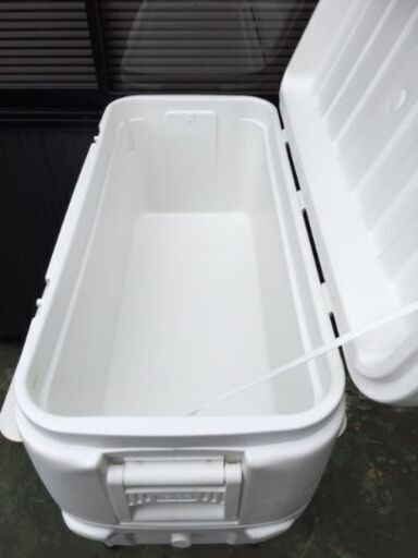 【値下げしました。 / 新品・未使用品 / 120QT（113.5ℓ）】　igloo（イグルー/イグロー）　ポーラー　120QT　クーラーボックス　キャンプ　釣り　青物　水抜き栓付き