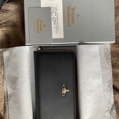 ヴィヴィアンの長財布