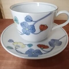 ティーカップ　ソーサー　花　