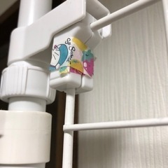 壁収納　突っ張り棒（フック、メッシュパネル付）の画像