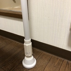 壁収納　突っ張り棒（フック、メッシュパネル付）の画像