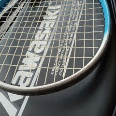 軟式・硬式テニスラケット・カバー付きの画像