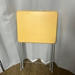 折りたたみテーブルの画像