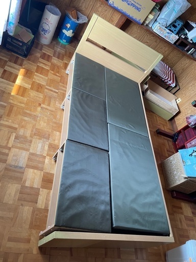 シングルベッド　収納つき