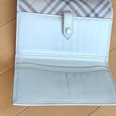 かわいいBURBERRYのお財布の画像