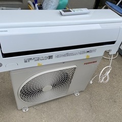 お薦め品‼️美品‼️東芝ルームエアコン6-8畳用2.2kW2021年