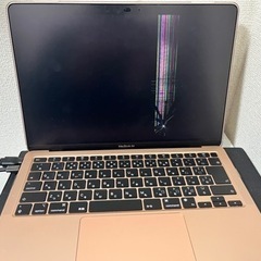 M1 MacBook Air ディスプレイ損傷し外部ディスプレイ付きの画像