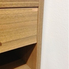 レトロなライティングデスクの画像