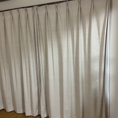 ニトリ　掃き出し窓用遮光カーテン　ヘリンボーン柄