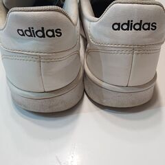 adidasスニーカー 25cmの画像