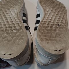 adidasスニーカー 25cmの画像