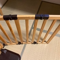 ①日本育児 木製パーテーション ベビーゲート ベビーフェンスの画像