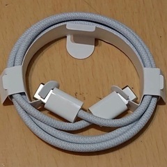 Apple iPad 純正 充電ケーブル 探してます。