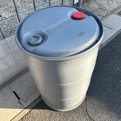 雨水の貯蔵や畑の水やり、防災用などに樹脂ドラム200リットル　その①の画像