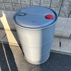 雨水の貯蔵や畑の水やり、防災用などに樹脂ドラム200リットル　その①の画像