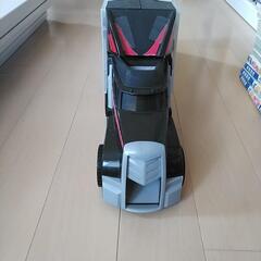 収納できるトラック　ミニカー大量の画像