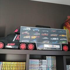 収納できるトラック　ミニカー大量