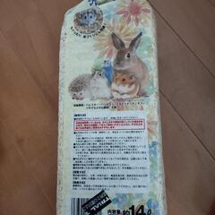 ハムスター用エサや砂など差し上げますの画像