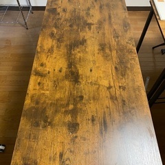 Amazonで買った机の画像