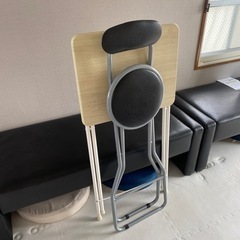 ハイテーブル、イスのセット 取りに来て頂ける方の画像